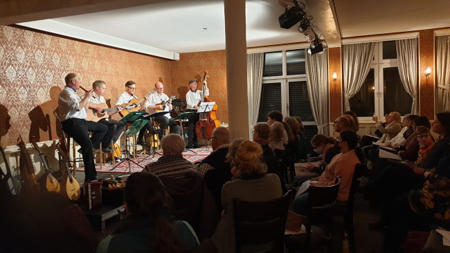 Die Dalleskrauter spielen